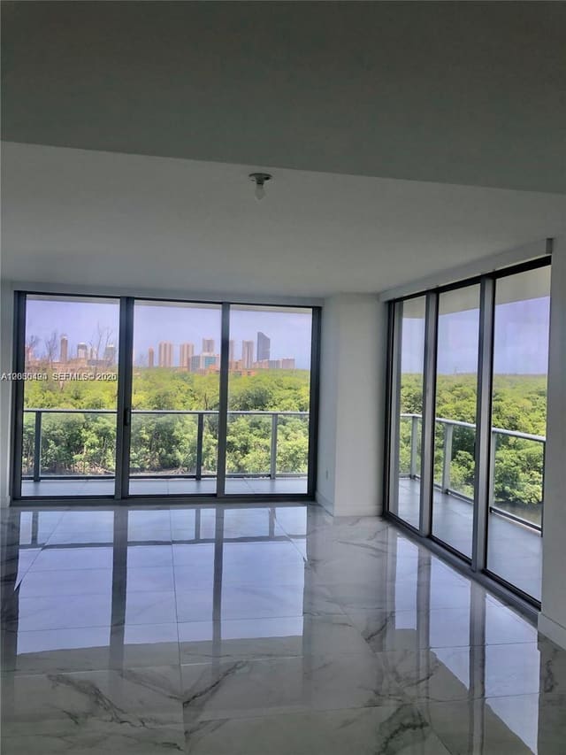 16385 Biscayne Boulevard 621, North Miami Beach, FL 33160