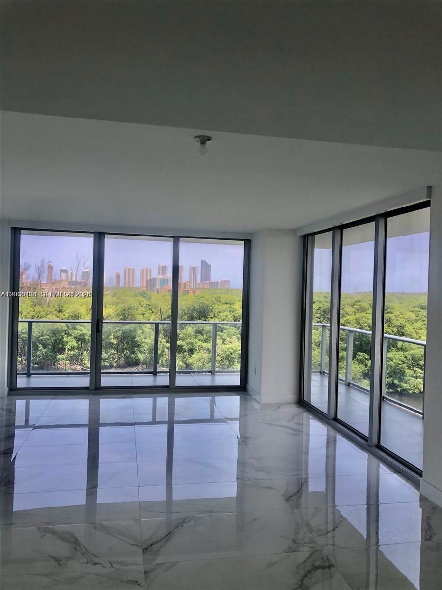 16385 Biscayne Boulevard 621, North Miami Beach, FL 33160, North Miami Beach