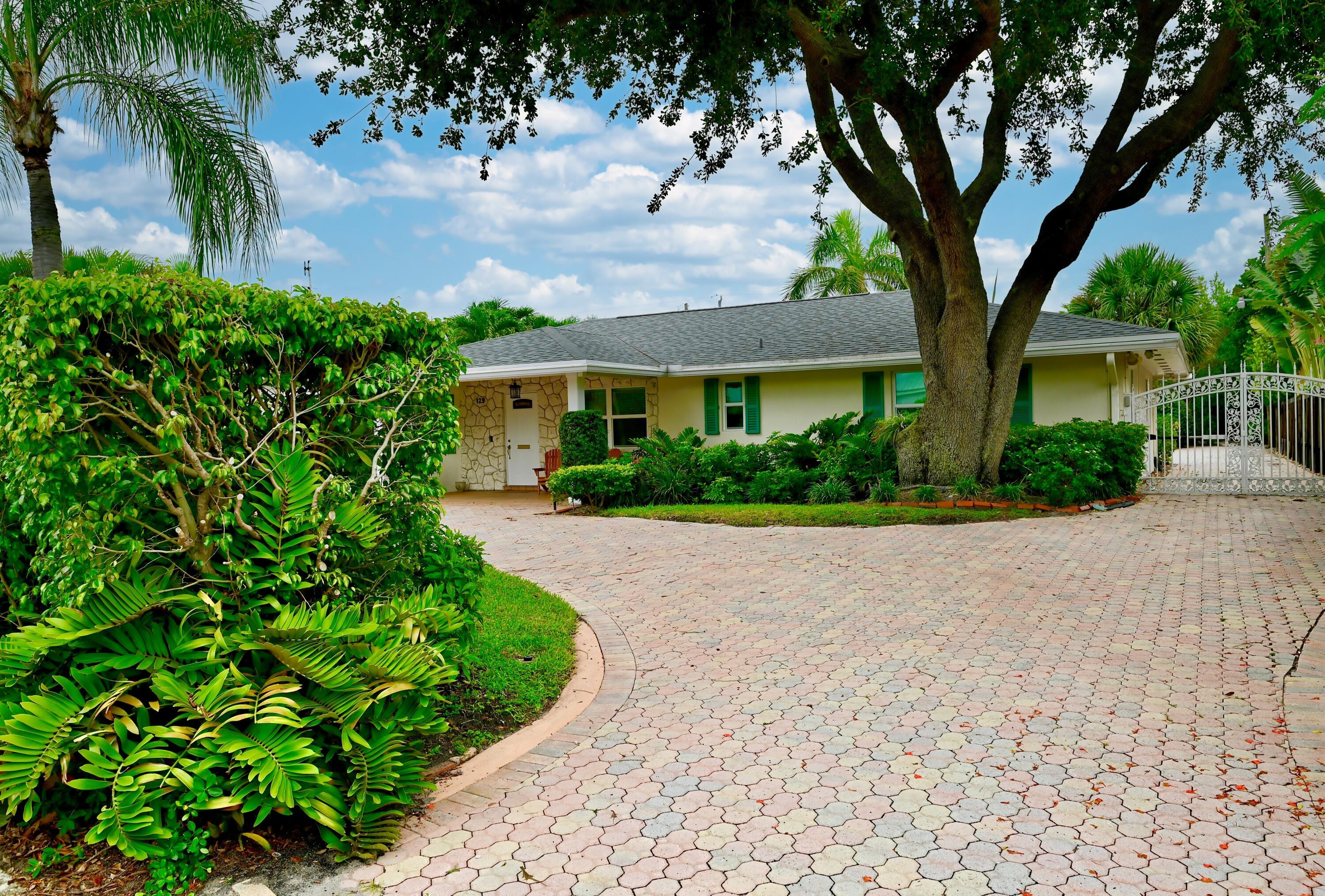 129 Alhambra Place, West Palm Beach, FL 33405, West Palm Beach