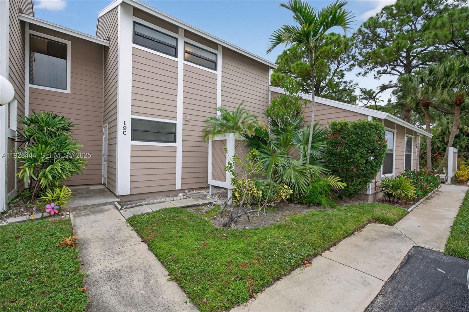 707 Stonewood Court 19c — photo 1