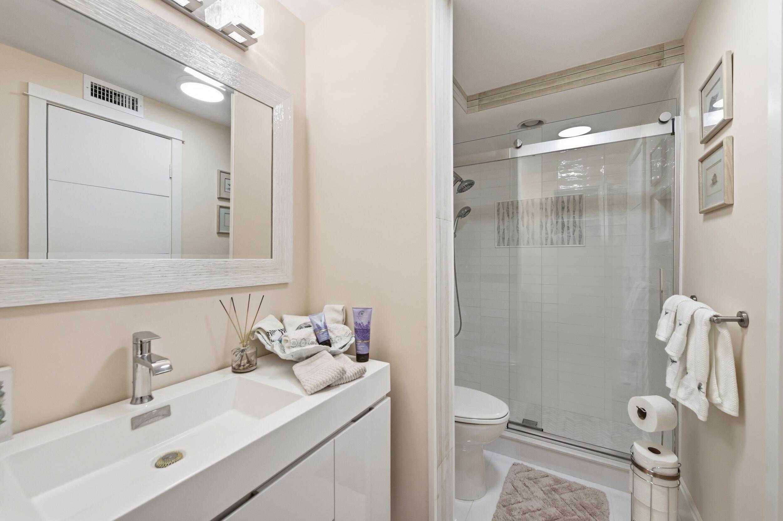 53 Piedmont B, Delray Beach, FL 33484 photo 18