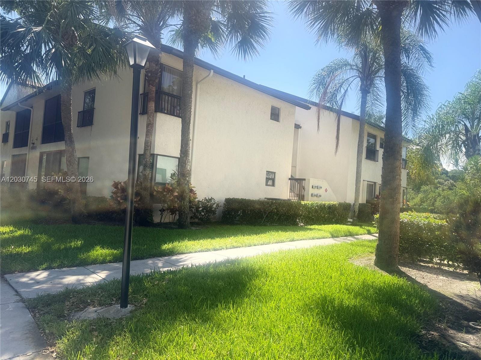 2526 N Carambola Circle N 1821 — photo 3