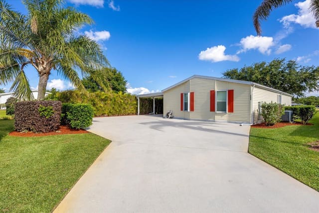 7654 Red Crossbill Court, Port St. Lucie, FL 34952