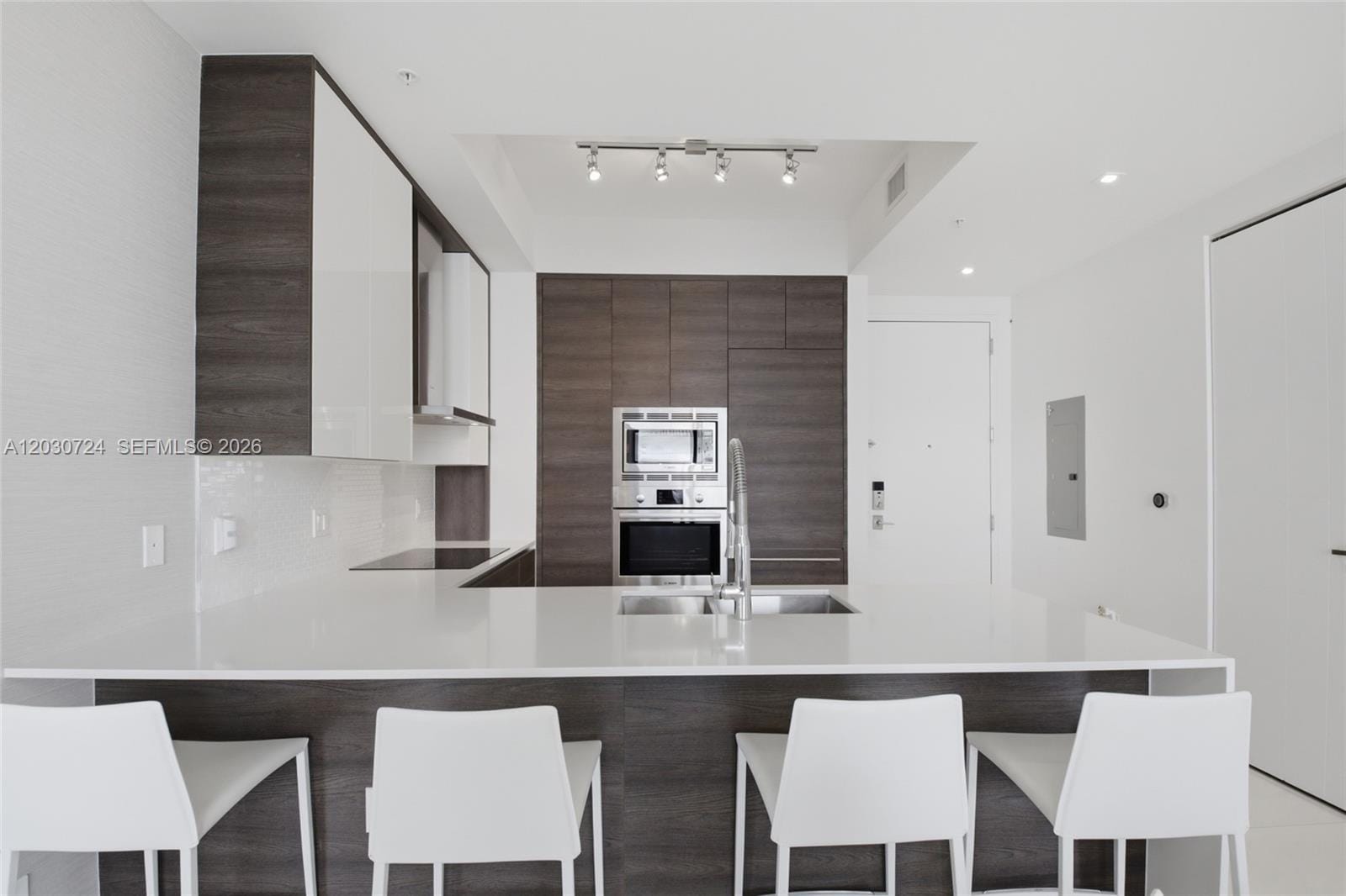 301 Altara Avenue LPH902 — photo 3