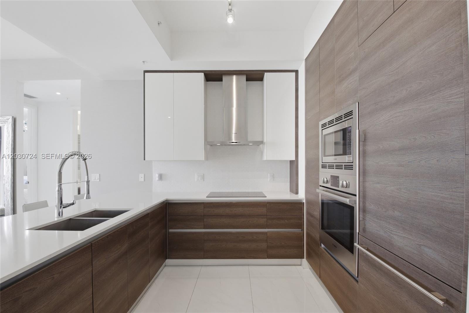 301 Altara Avenue LPH902 — photo 6