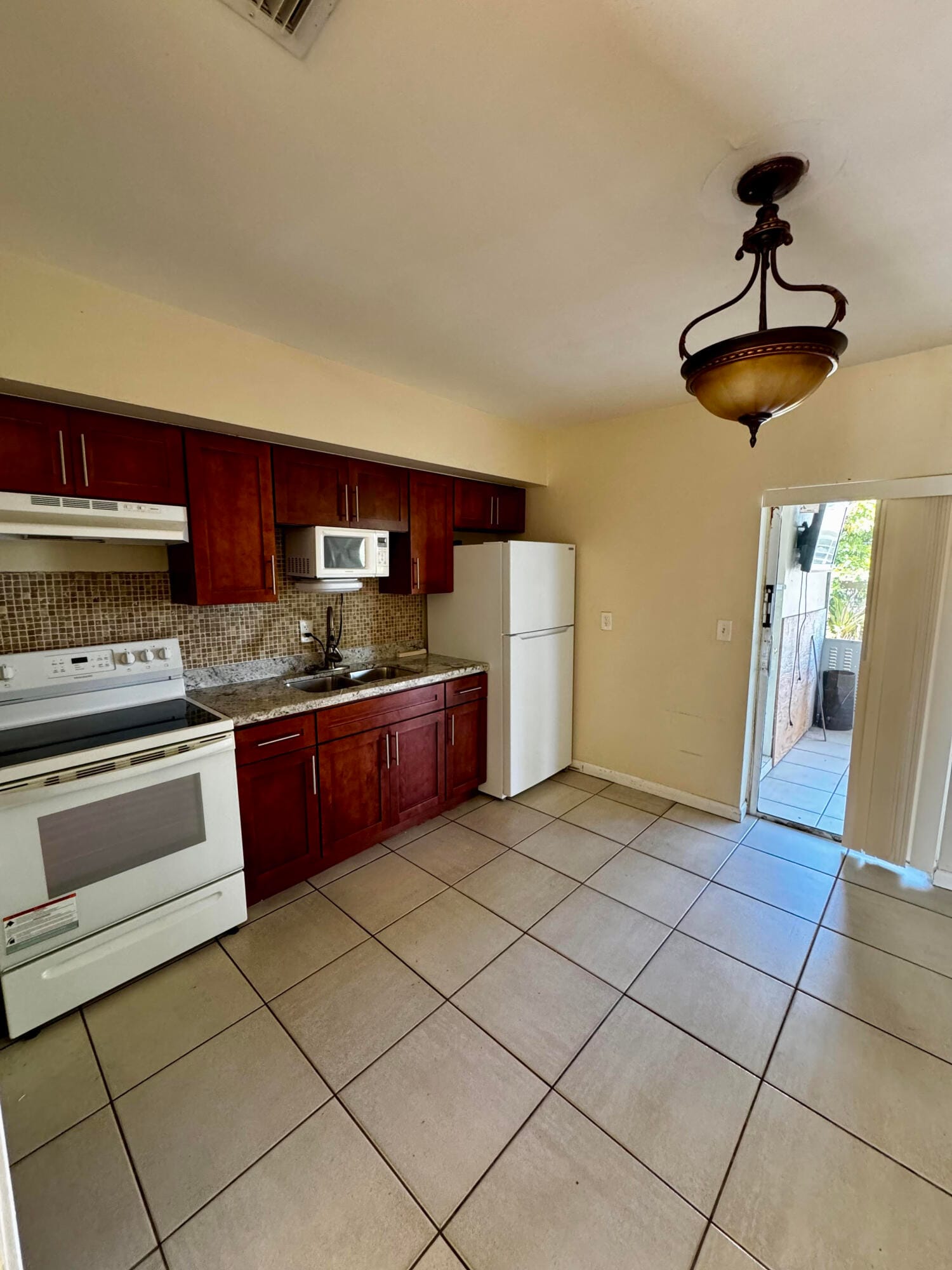 2824 N Dixie Highway — photo 3