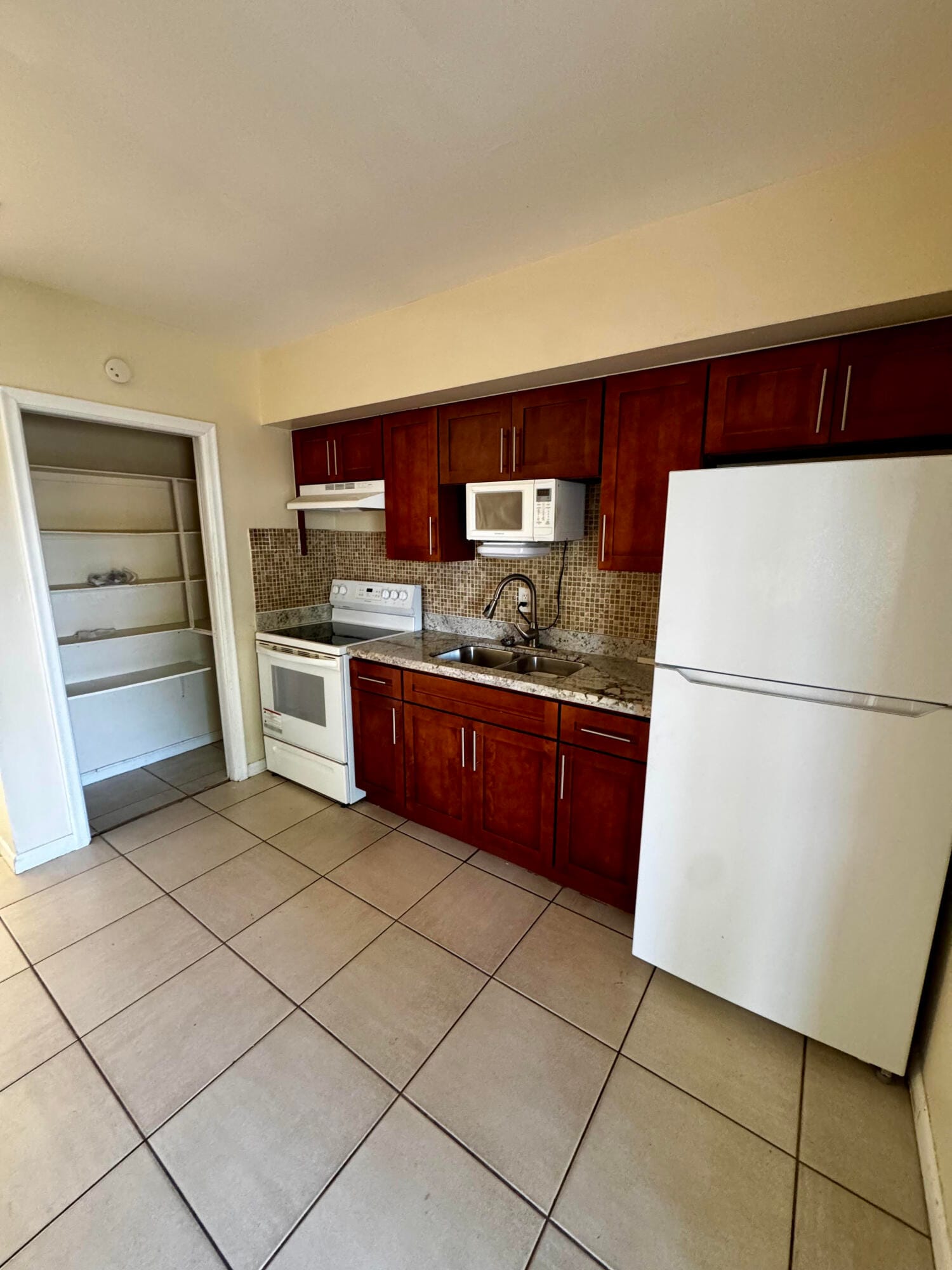 2824 N Dixie Highway — photo 4