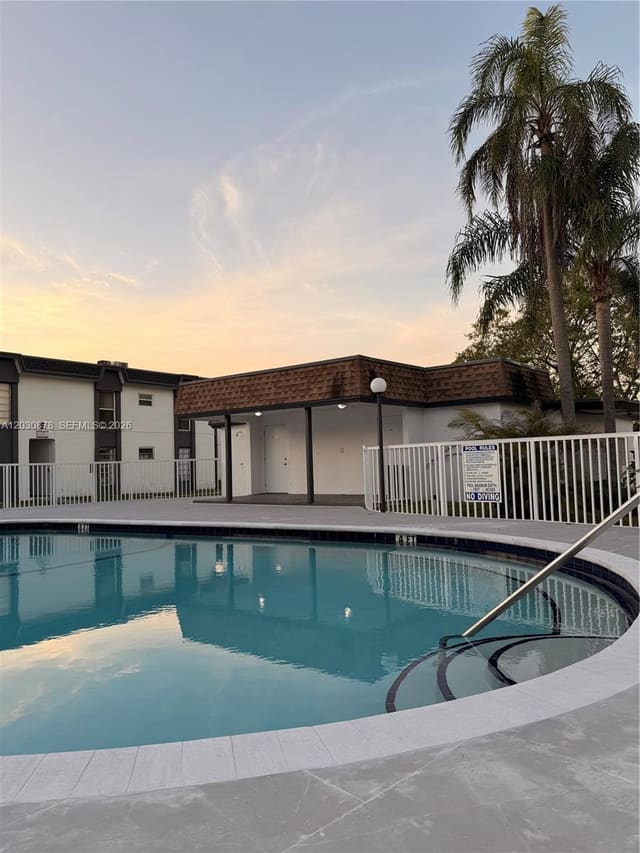 7250 SW 94th Place B8, Miami, FL 33173