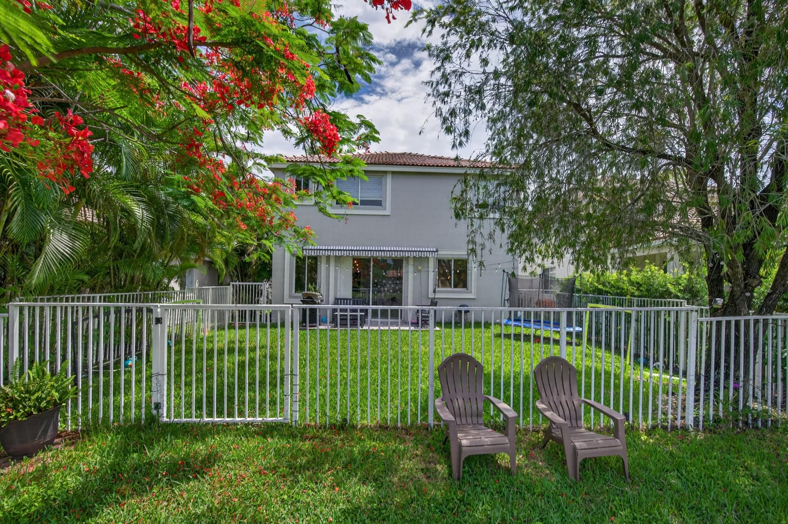 1374 Canary Island Drive — photo 2