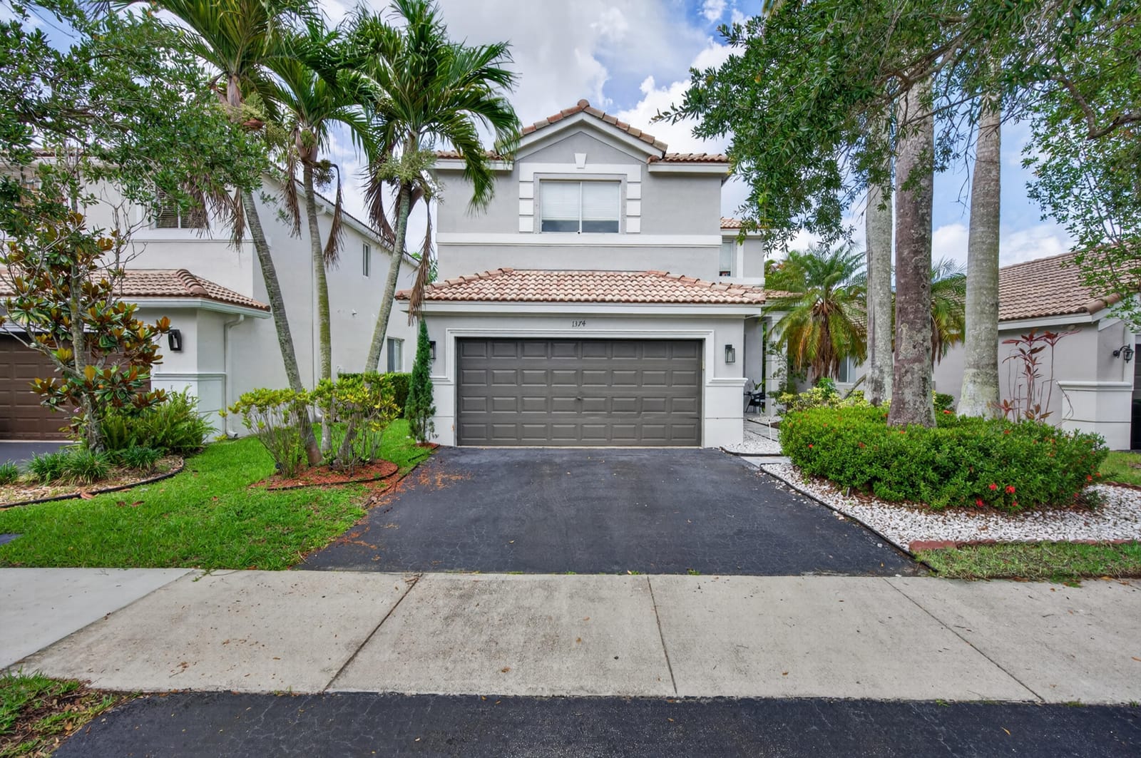 1374 Canary Island Drive — photo 3