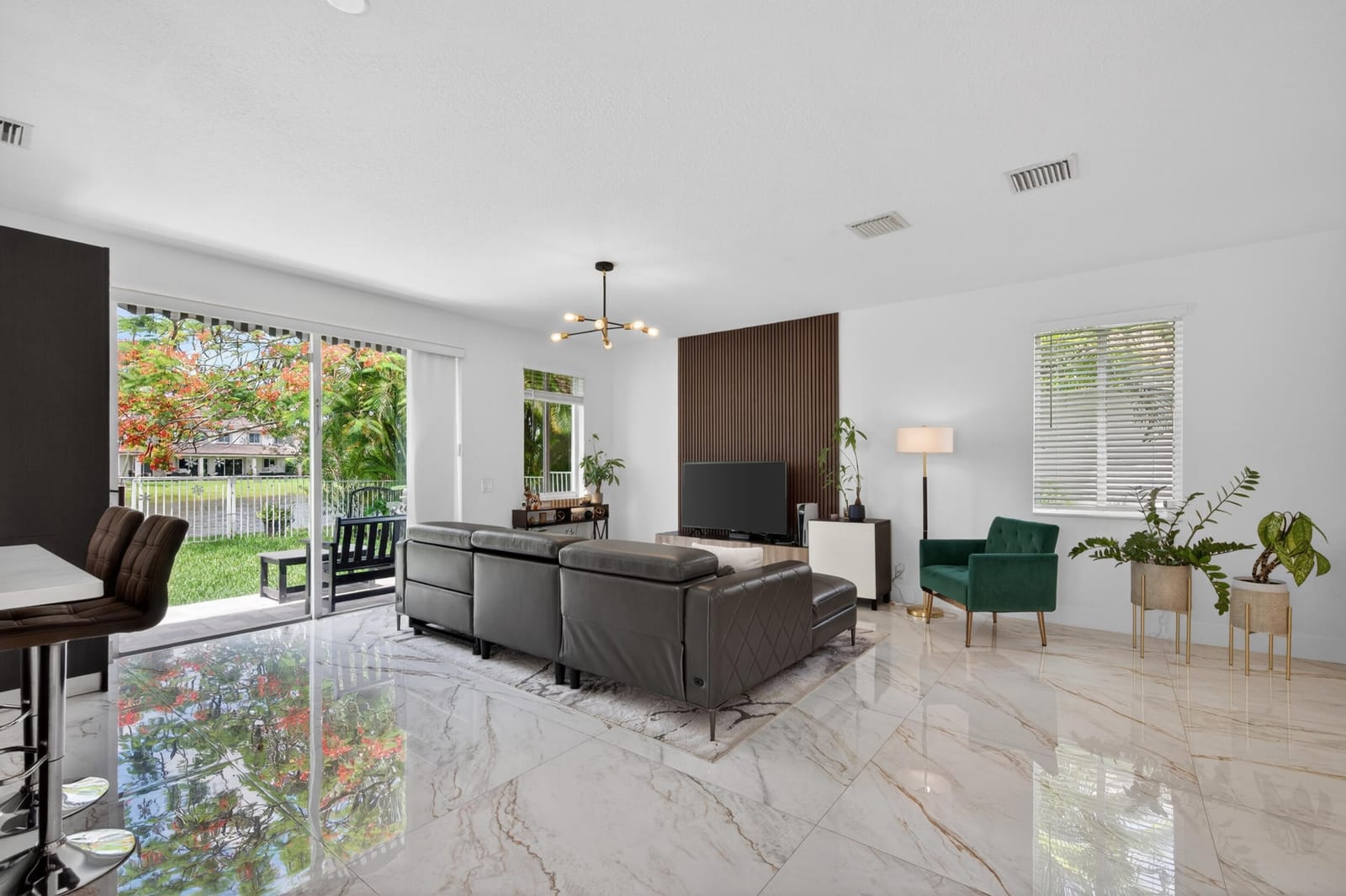 1374 Canary Island Drive — photo 9
