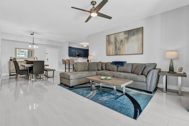 802 W Windward Way 217, Lantana, FL 33462