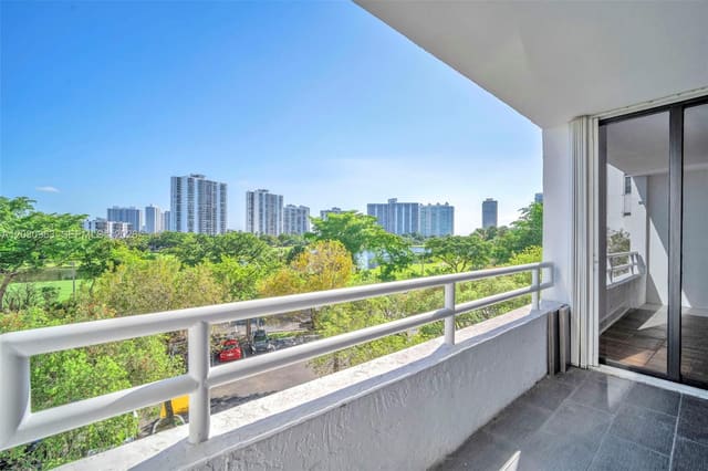 20355 NE 34th Court 421, Delvista Towers, Aventura, FL
