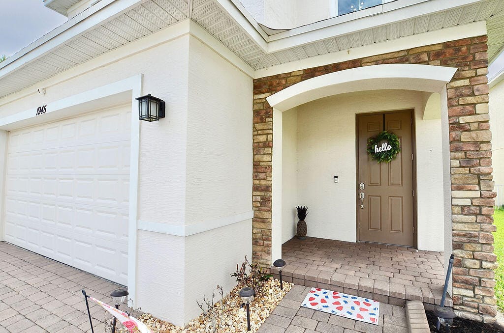 1945 NW Cataluna Circle — photo 4
