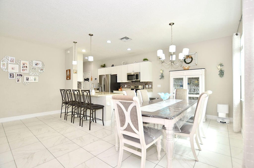 1945 NW Cataluna Circle — photo 9