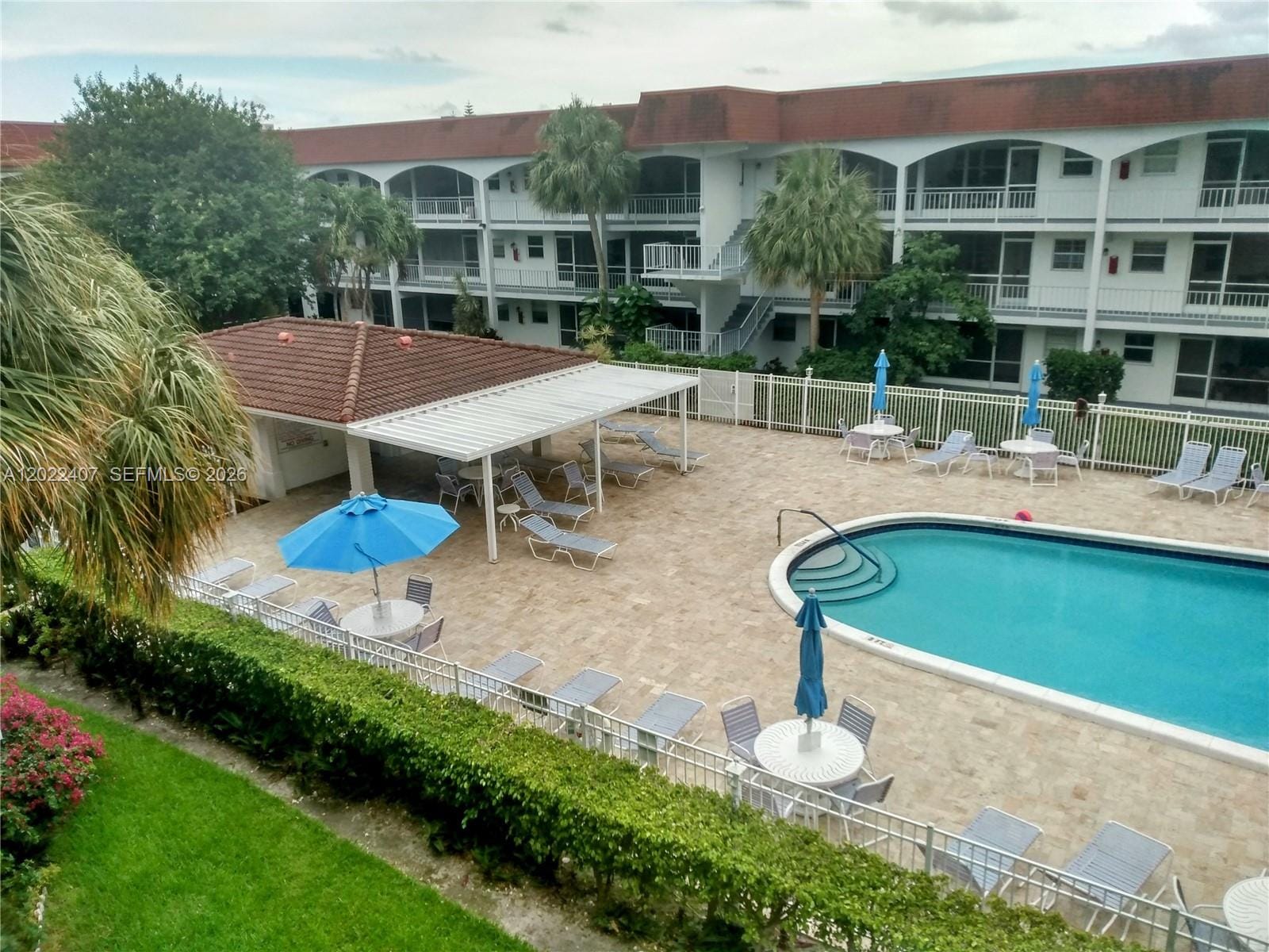581 Blue Heron Drive 315-B, Hallandale Beach, FL 33009 photo 2