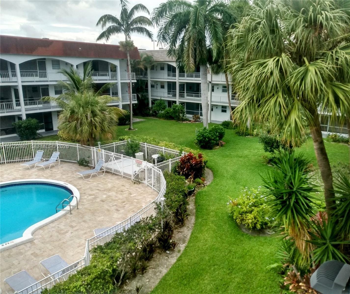 581 Blue Heron Drive 315-B, Hallandale Beach, FL 33009 photo 3