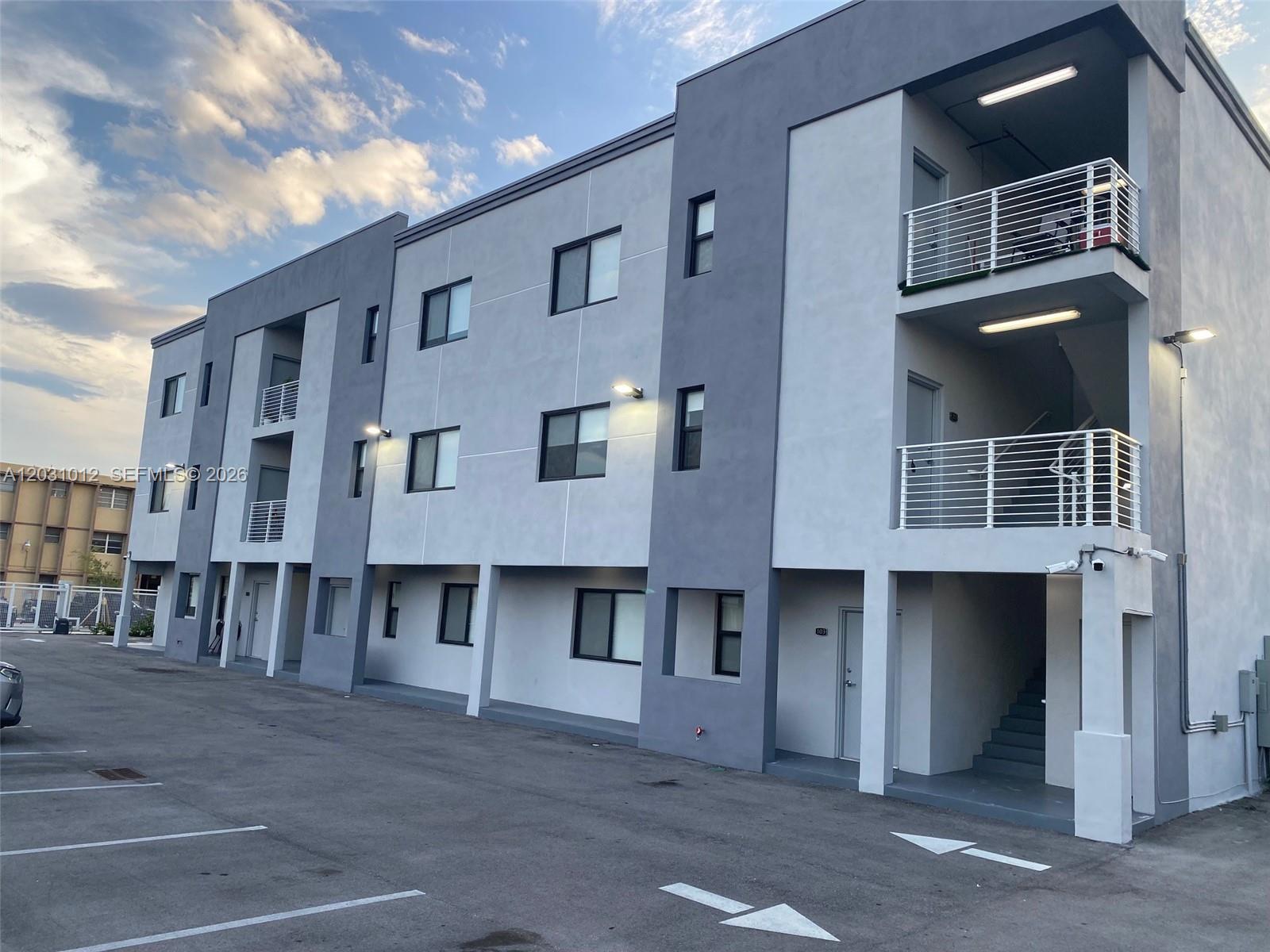423 E 27th Street 302, Hialeah, FL 33013, Hialeah