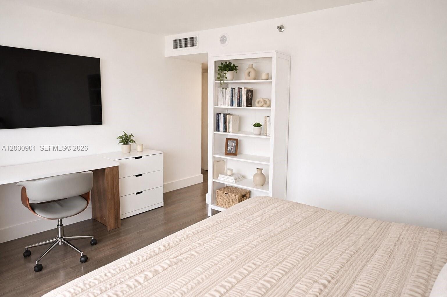 1627 Brickell Avenue 1005 — photo 11