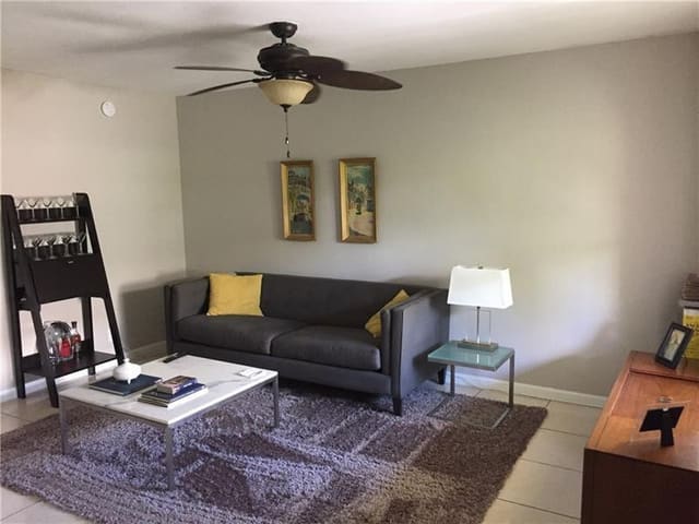 2741 NE 8th Avenue 14, Wilton Commons, Wilton Manors, FL