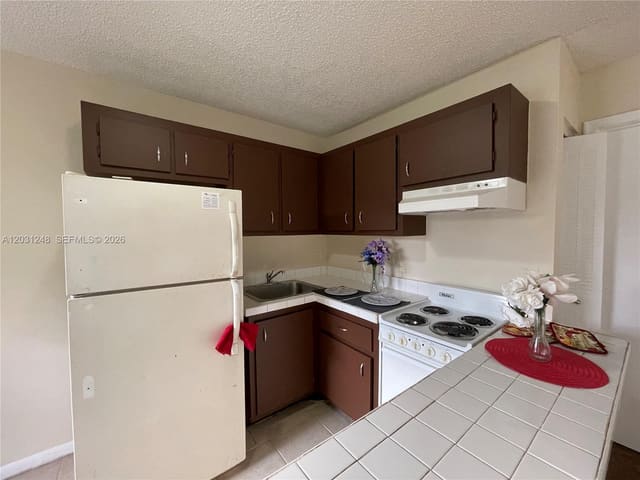 5192 NE 6th Avenue 802, Oakland Park, FL 33334