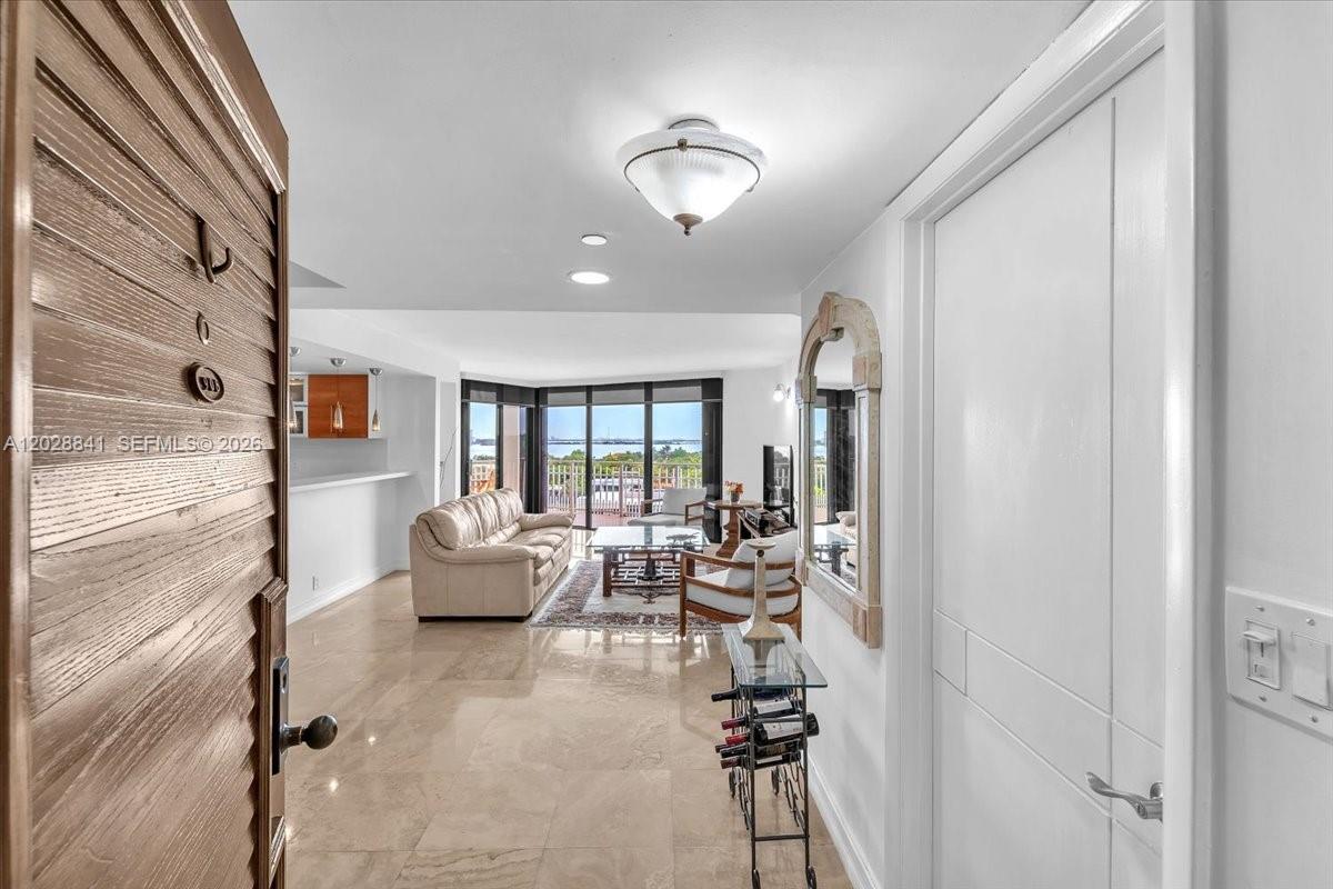 2000 Towerside Terrace 908, Miami, FL 33138, Miami