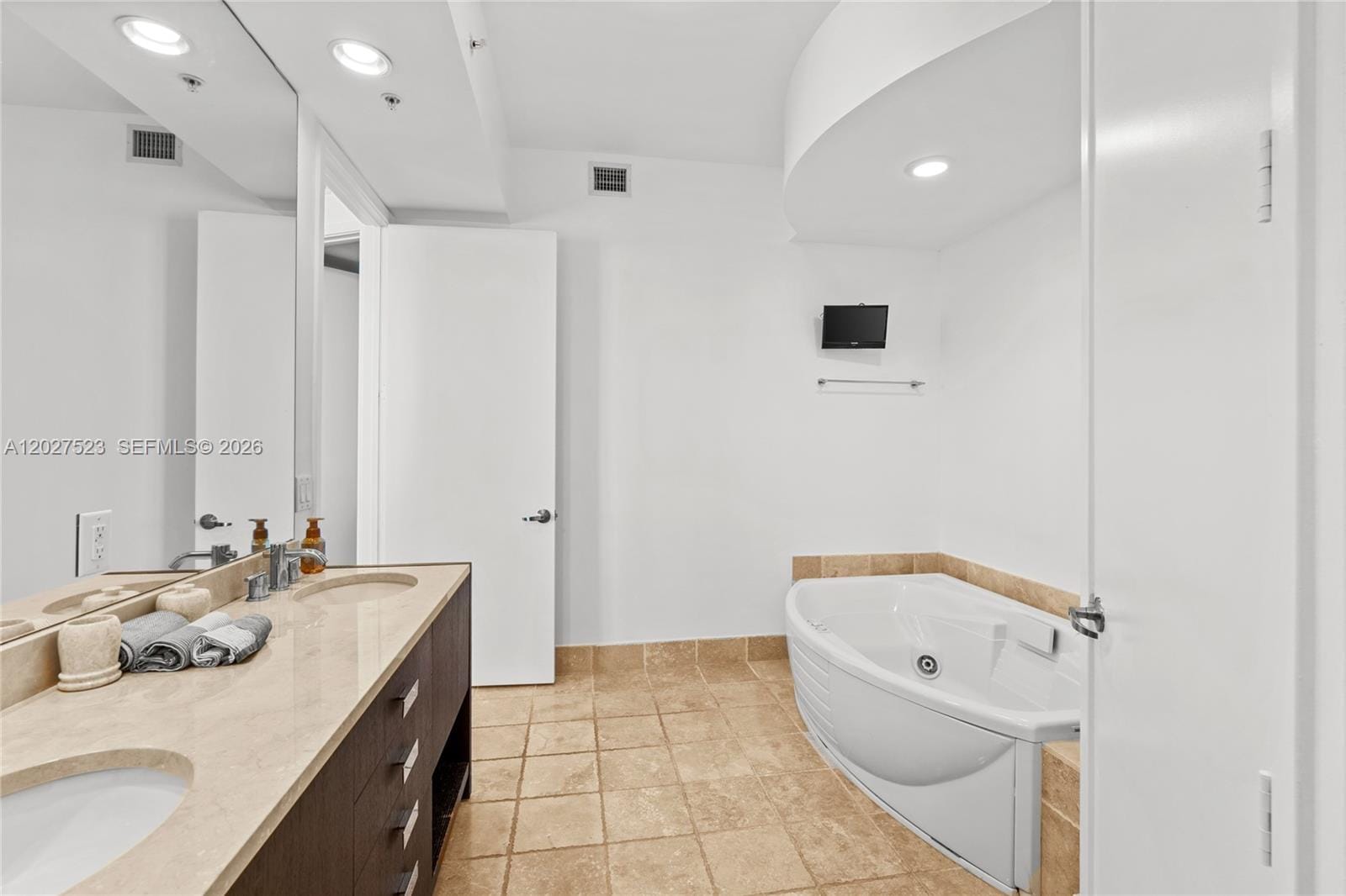 18201 Collins Avenue 4209, Sunny Isles Beach, FL 33160 photo 25