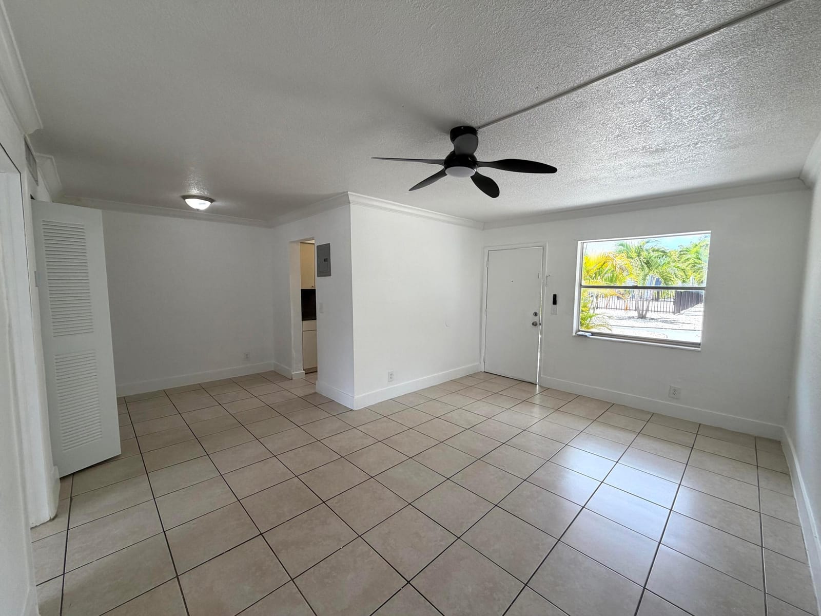 2127 Davie Boulevard 115 — photo 3