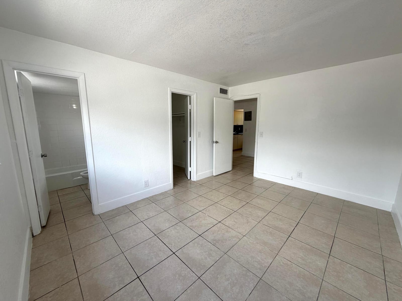 2127 Davie Boulevard 115 — photo 10