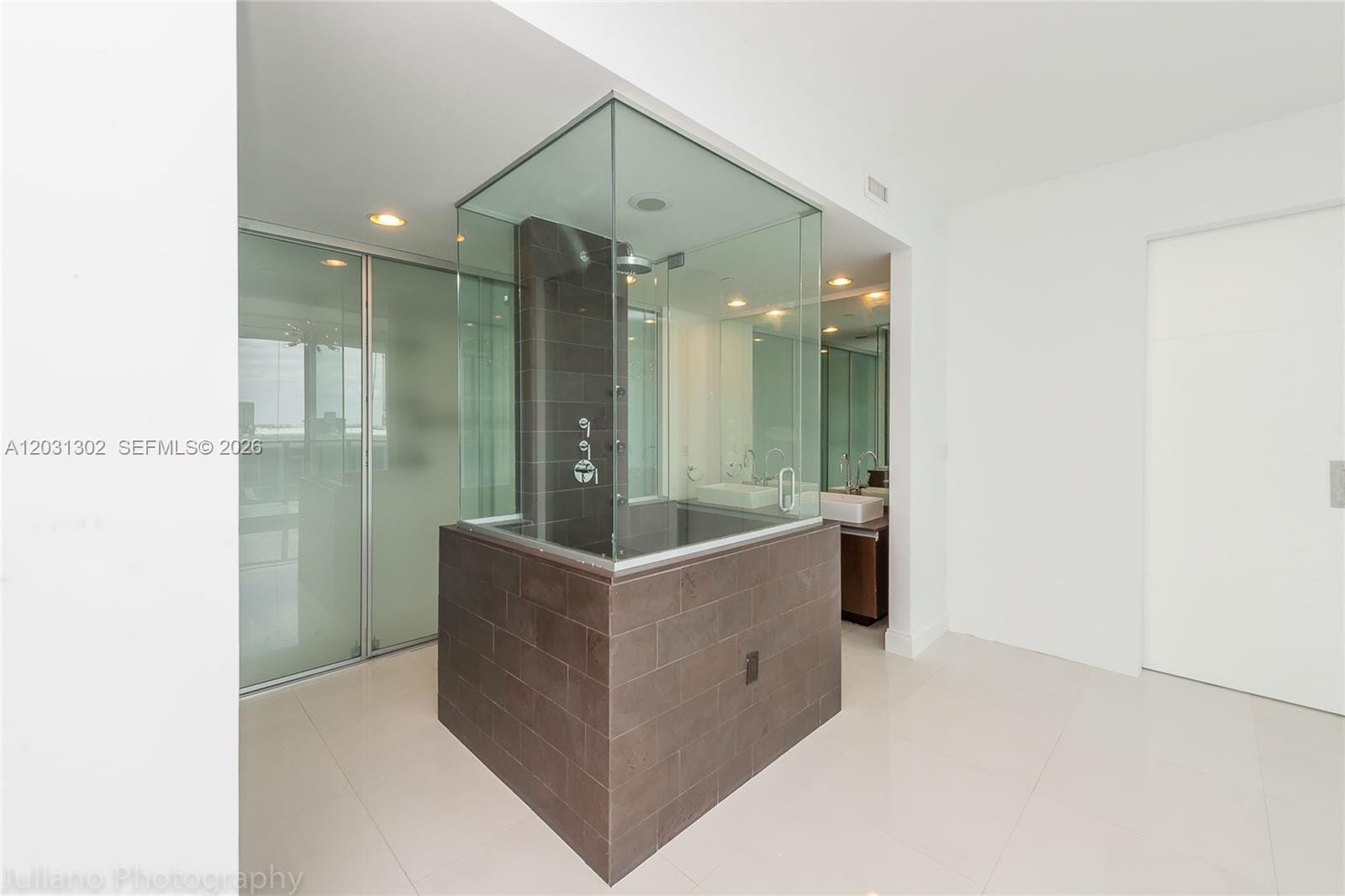 1040 Biscayne Boulevard 1205 — photo 11