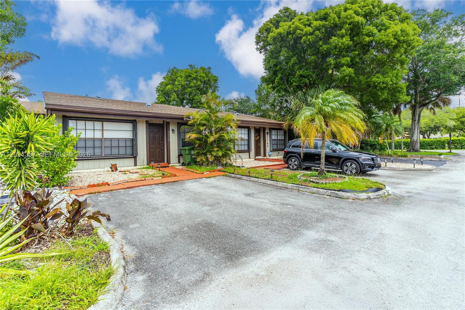 2330 Plum Court, Pembroke Pines, FL 33026 photo 2