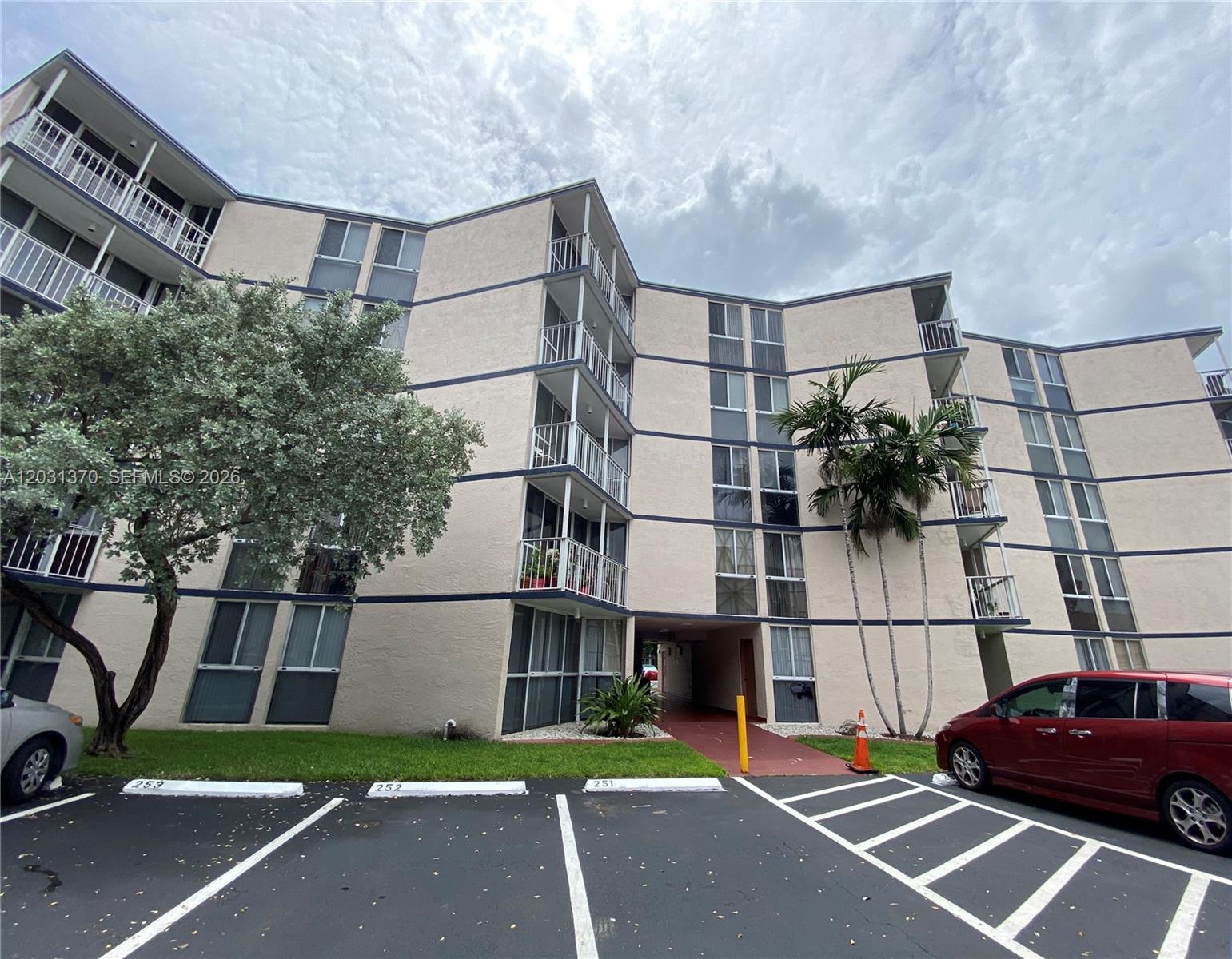 7075 NW 186th Street C308, Hialeah, FL 33015, Hialeah