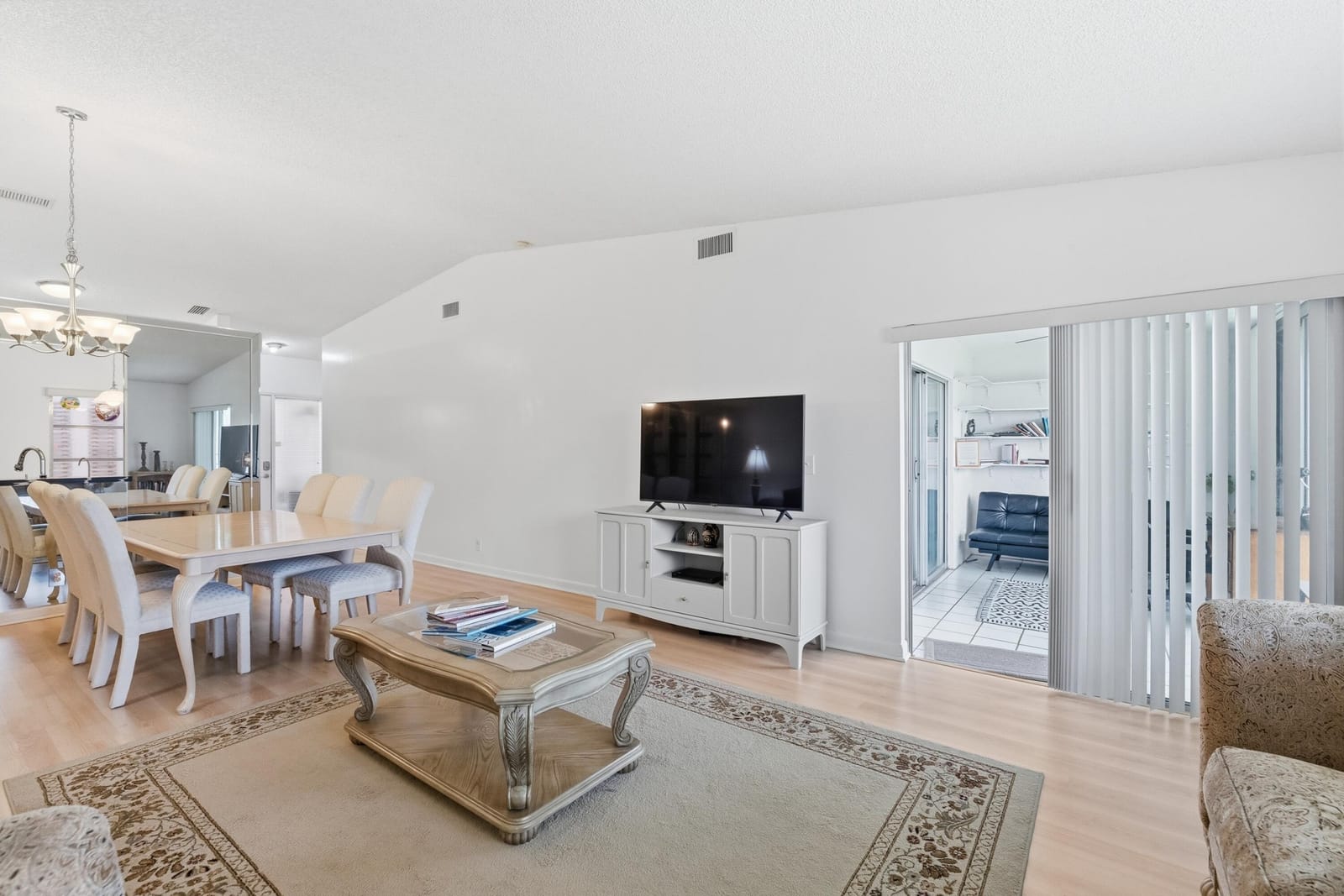 8128 Summerbreeze Lane — photo 4