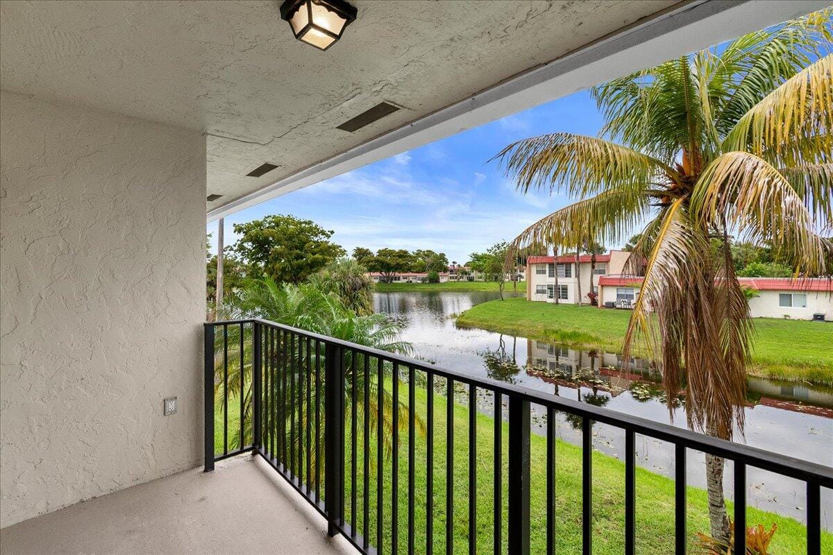 1524 Lake Crystal Drive F — photo 9