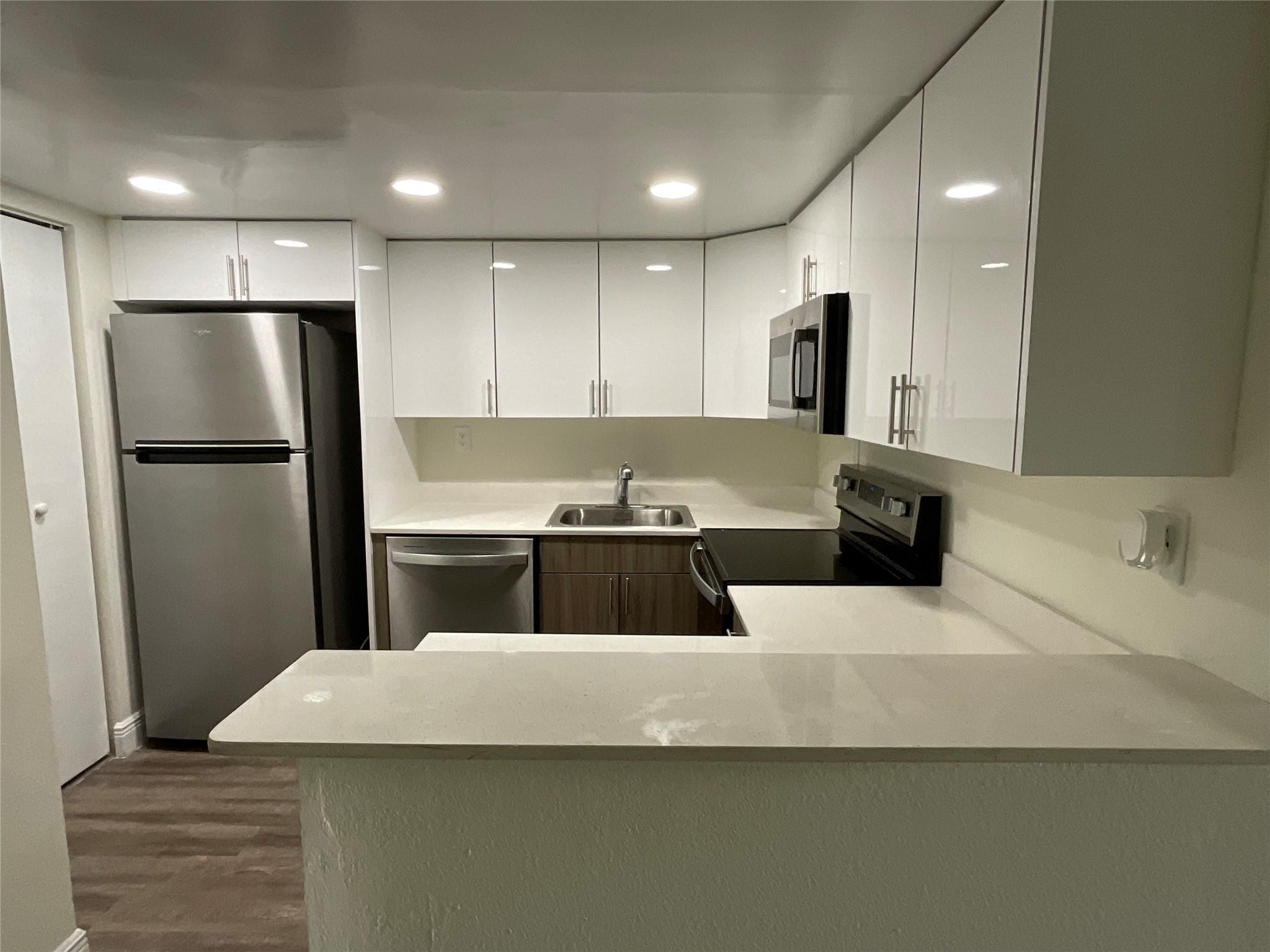 19455 NE 10 Avenue 5-523, North Miami Beach, FL 33179, North Miami Beach