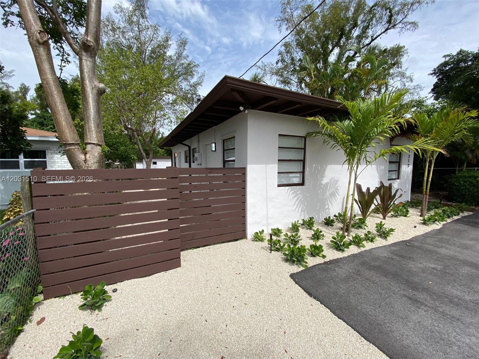 11310 E Peachtree Drive, Miami, FL 33161 photo 16