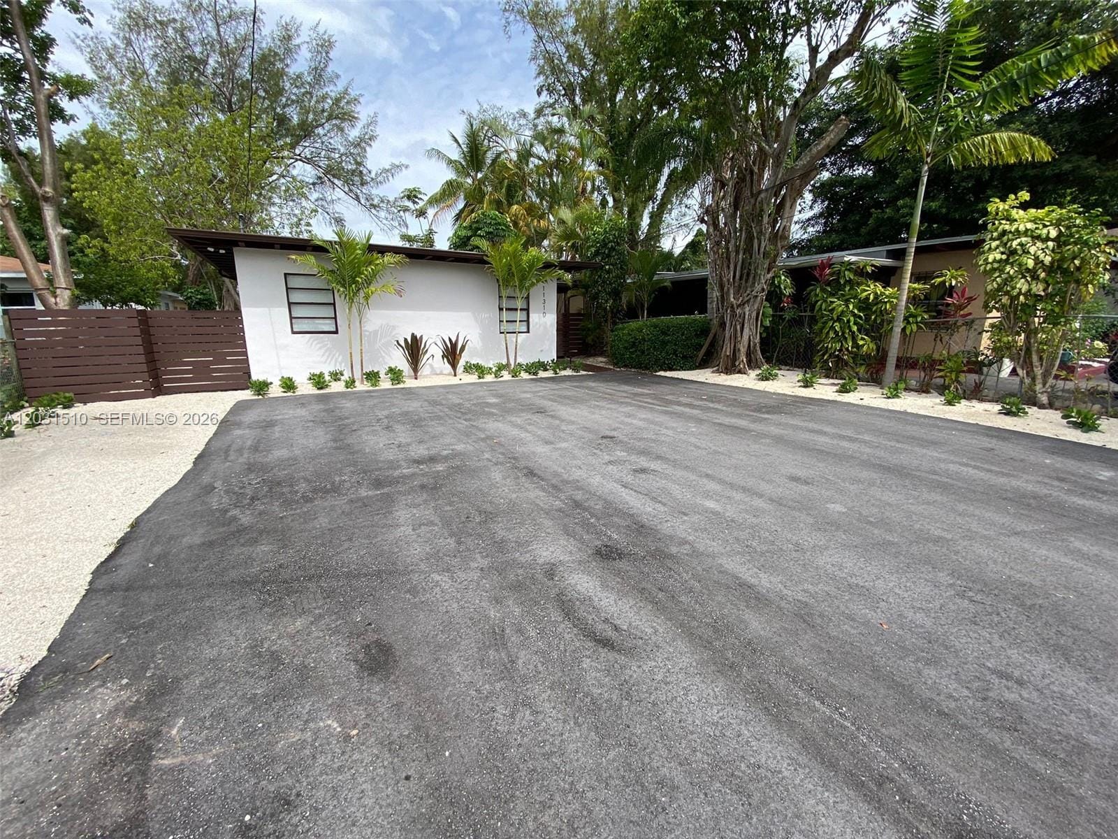 11310 E Peachtree Drive, Miami, FL 33161 photo 28