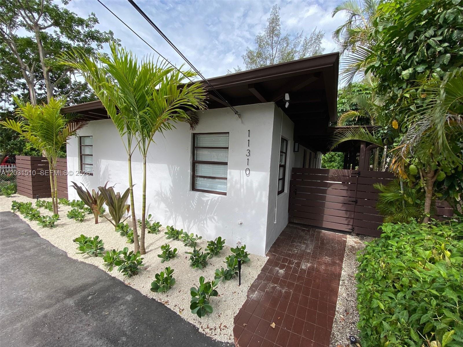 11310 E Peachtree Drive, Miami, FL 33161 photo 29
