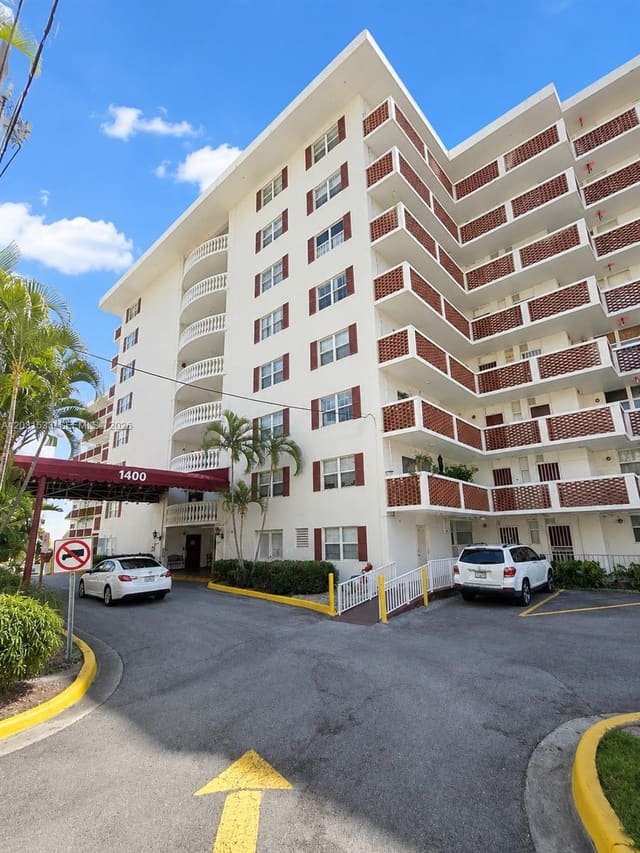 3660 NE 166th Street 805, Eastern Shores White Hous, North Miami Beach, FL