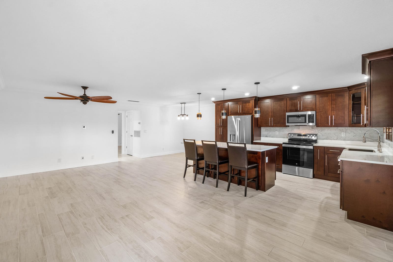 180 High Point B, Boynton Beach, FL 33435 photo 2