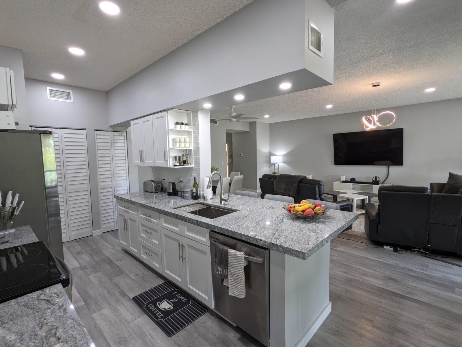 105 Half Moon Circle F2 — photo 2