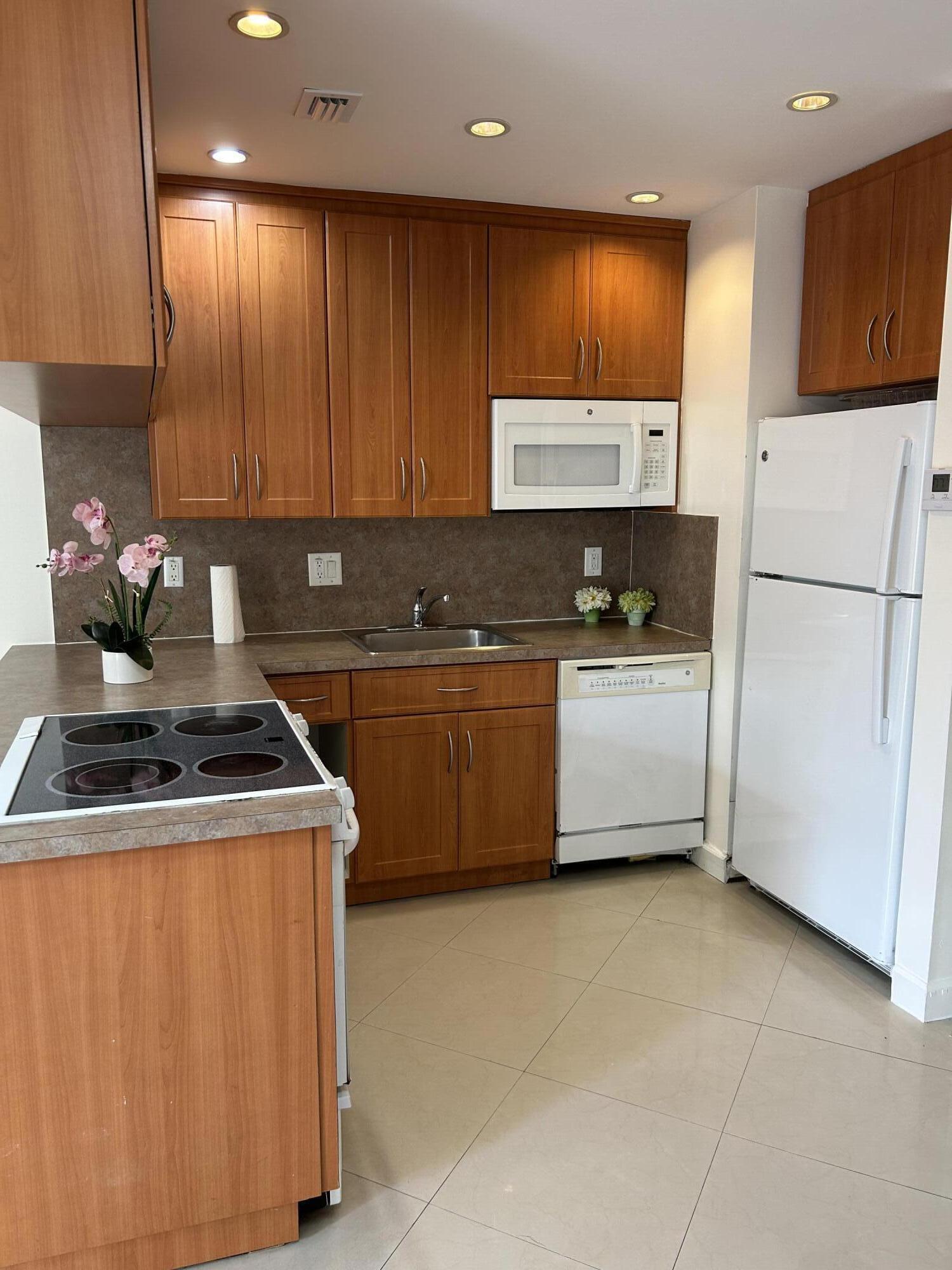 210 SE 9th Street 1, Hallandale Beach, FL 33009, Hallandale Beach