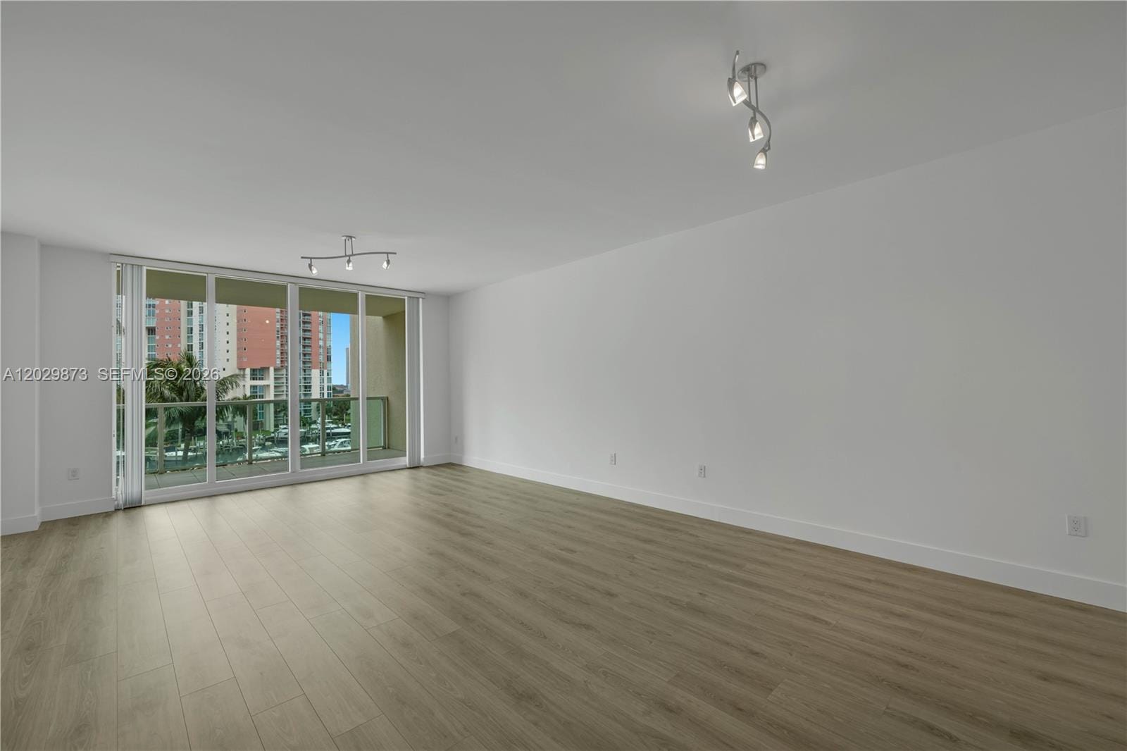 3340 NE 190th Street 503 — photo 11