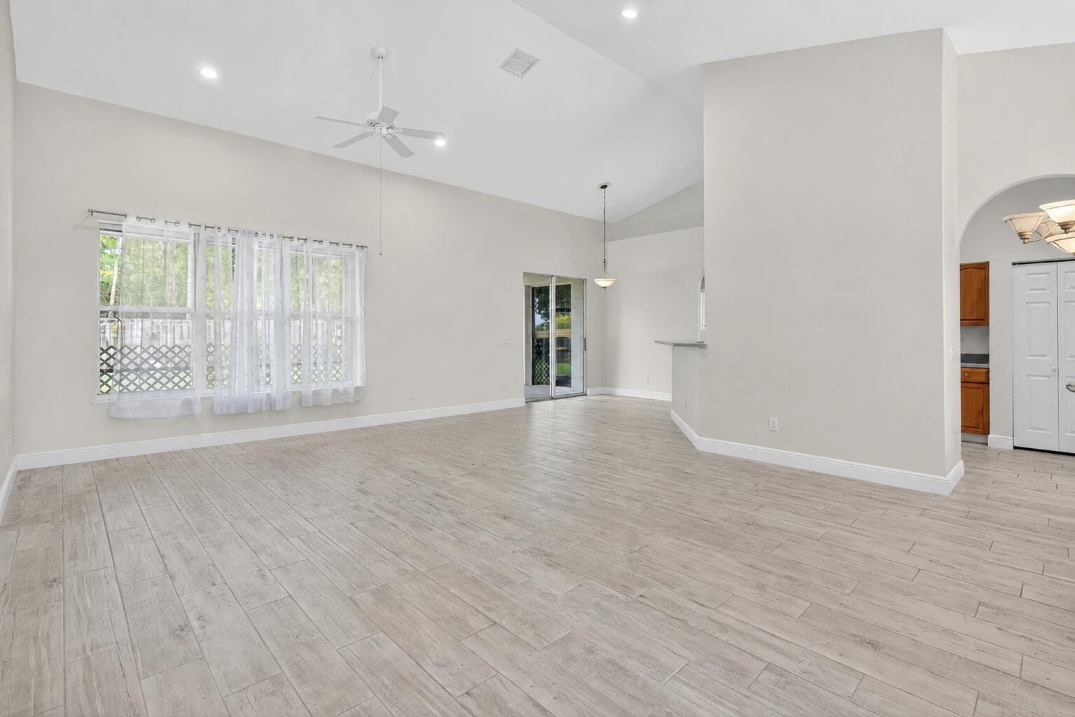 1571 SW Hunnicut Avenue — photo 3