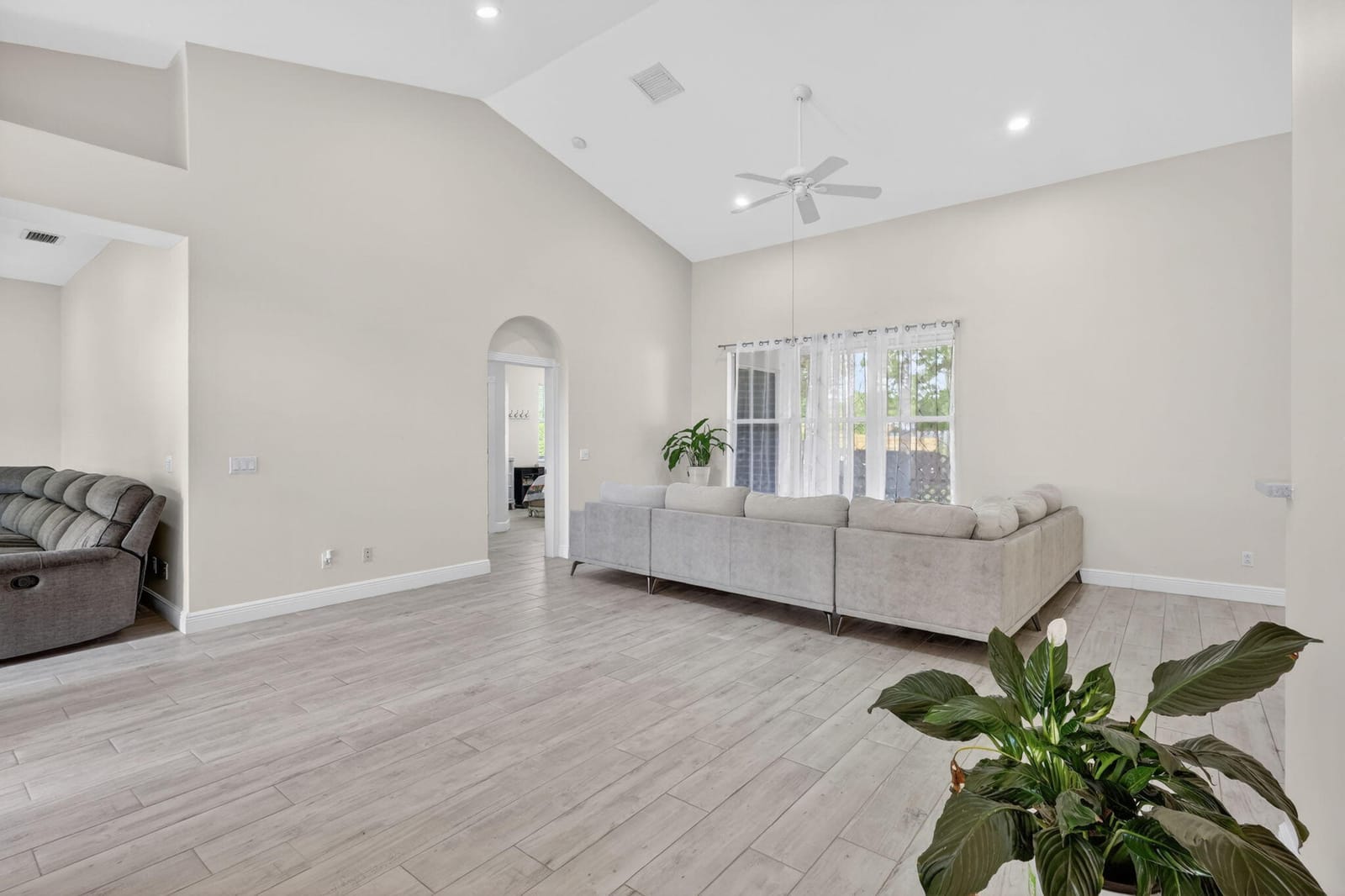 1571 SW Hunnicut Avenue — photo 4