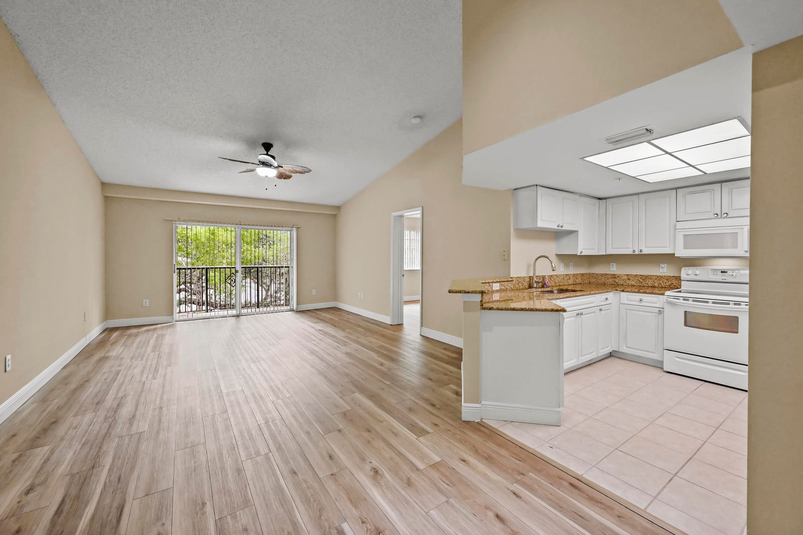 1100 S Crestwood Ct Court S 1109 — photo 4
