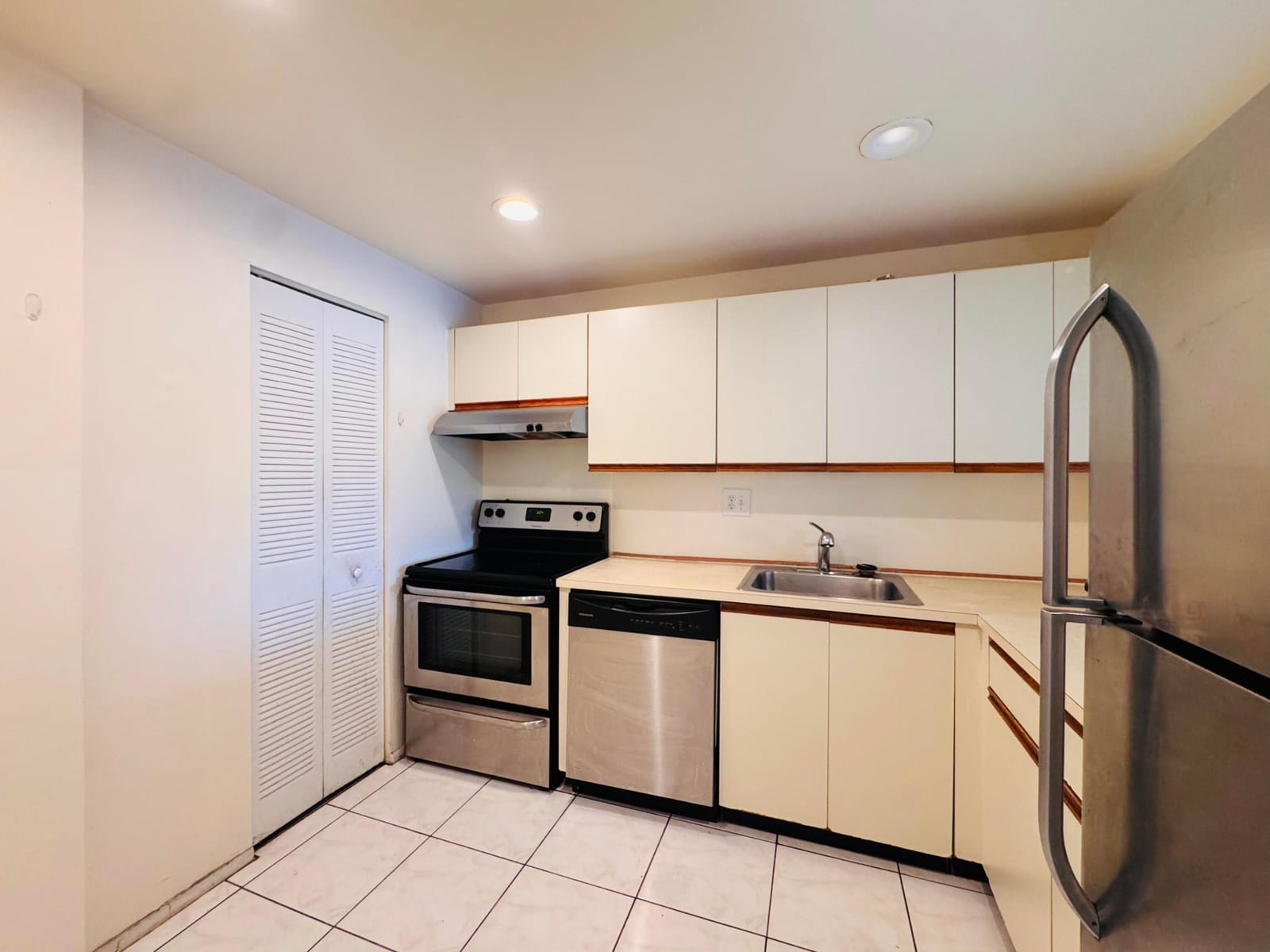 8025 S Colony Cir Circle 203, Tamarac, FL 33321 photo 2