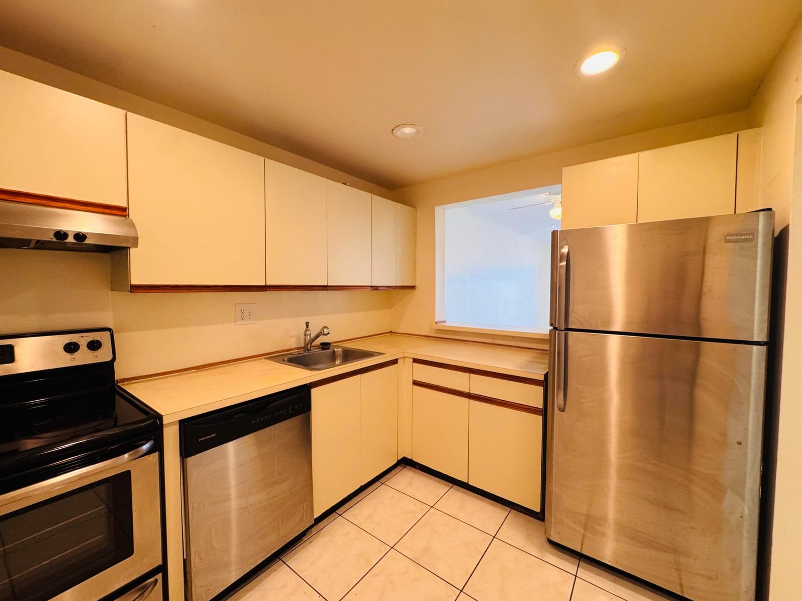 8025 S Colony Cir Circle 203, Tamarac, FL 33321 photo 3