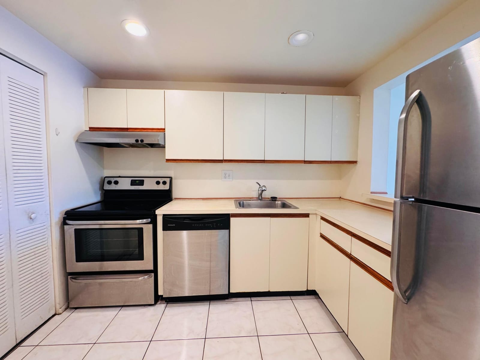 8025 S Colony Cir Circle 203, Tamarac, FL 33321 photo 4