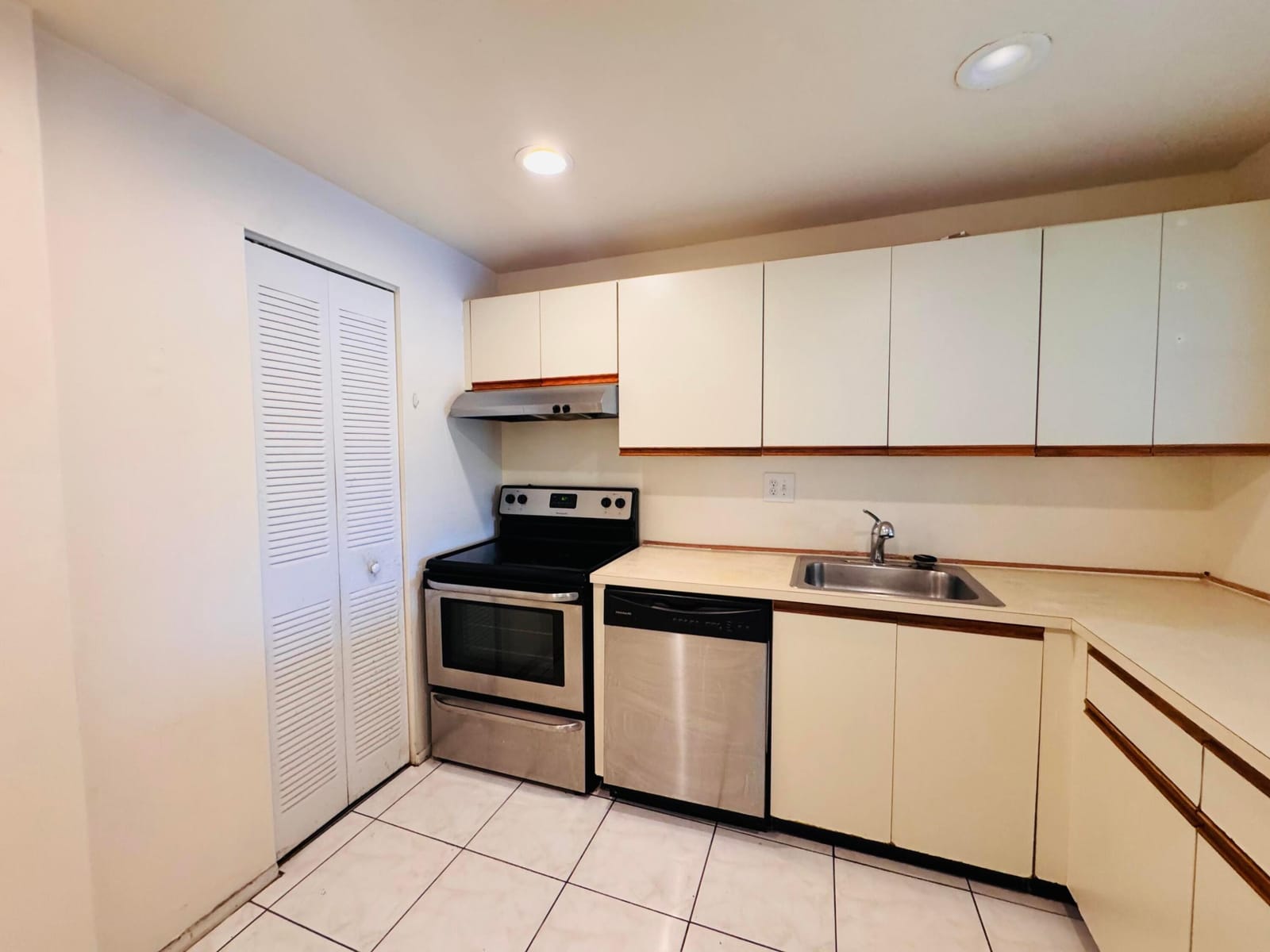 8025 S Colony Cir Circle 203, Tamarac, FL 33321 photo 5